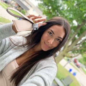 Meet your Posher, Adrianna